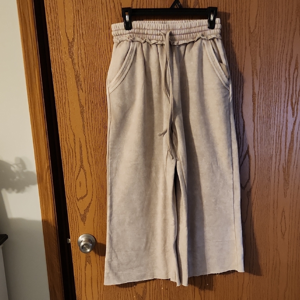 Zenana Womens Cropped Wide Leg Beige Drawstring Lounge Pants/joggers Nwot.